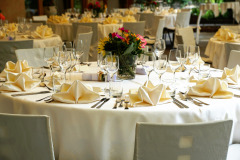 tablecloth-3336687_1920-1